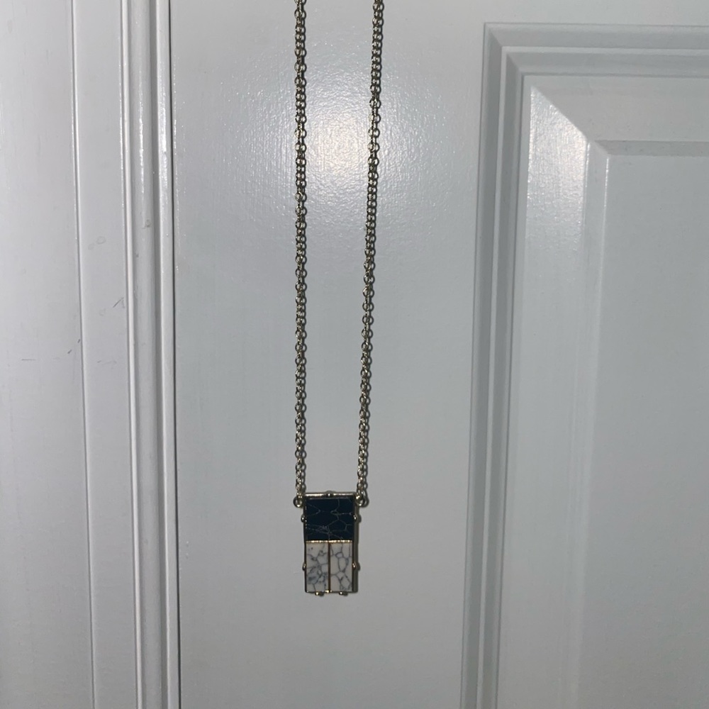 BOUTIQUE BLACK AND WHITE NECKLACE